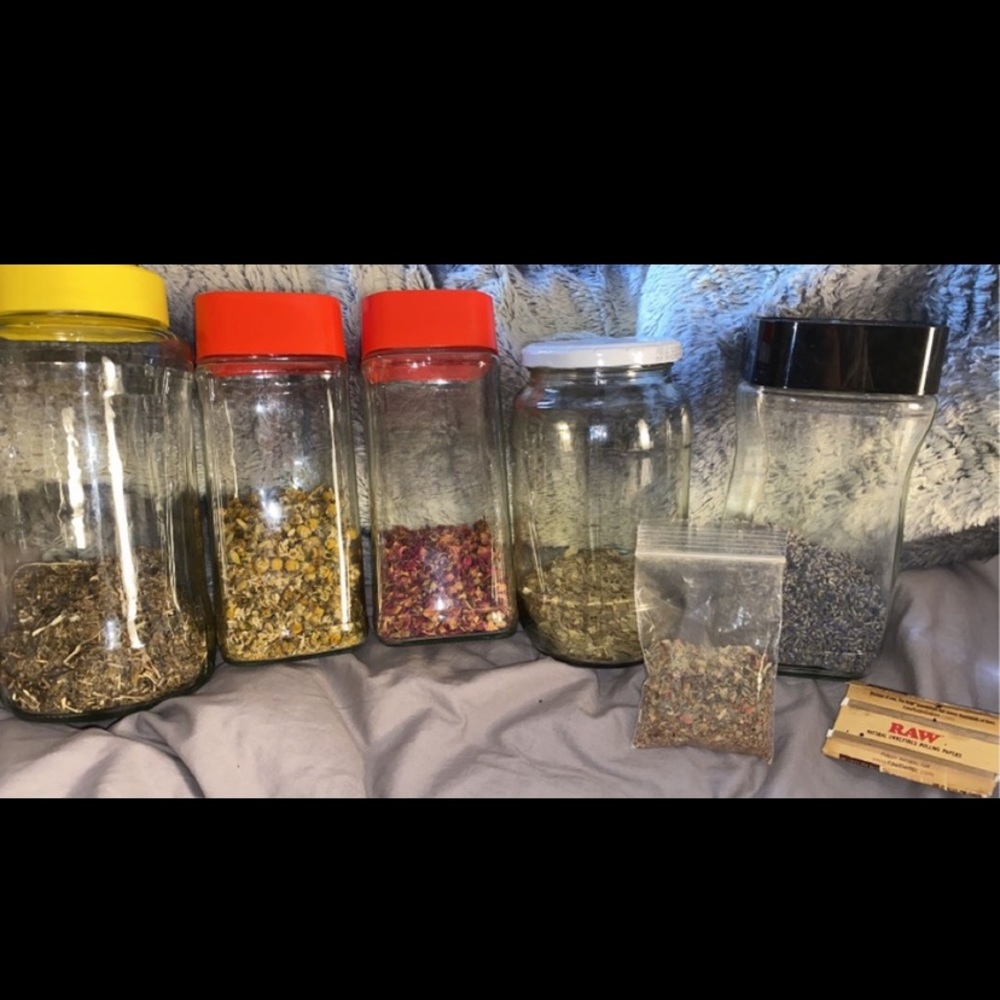 herbal smoke or tea blend